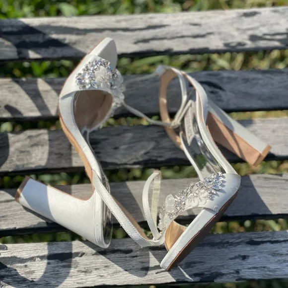 - Badgley Mischka Alexa Rhinestone flower ornament white satin embellished…8.5 - Picture 7 of 16